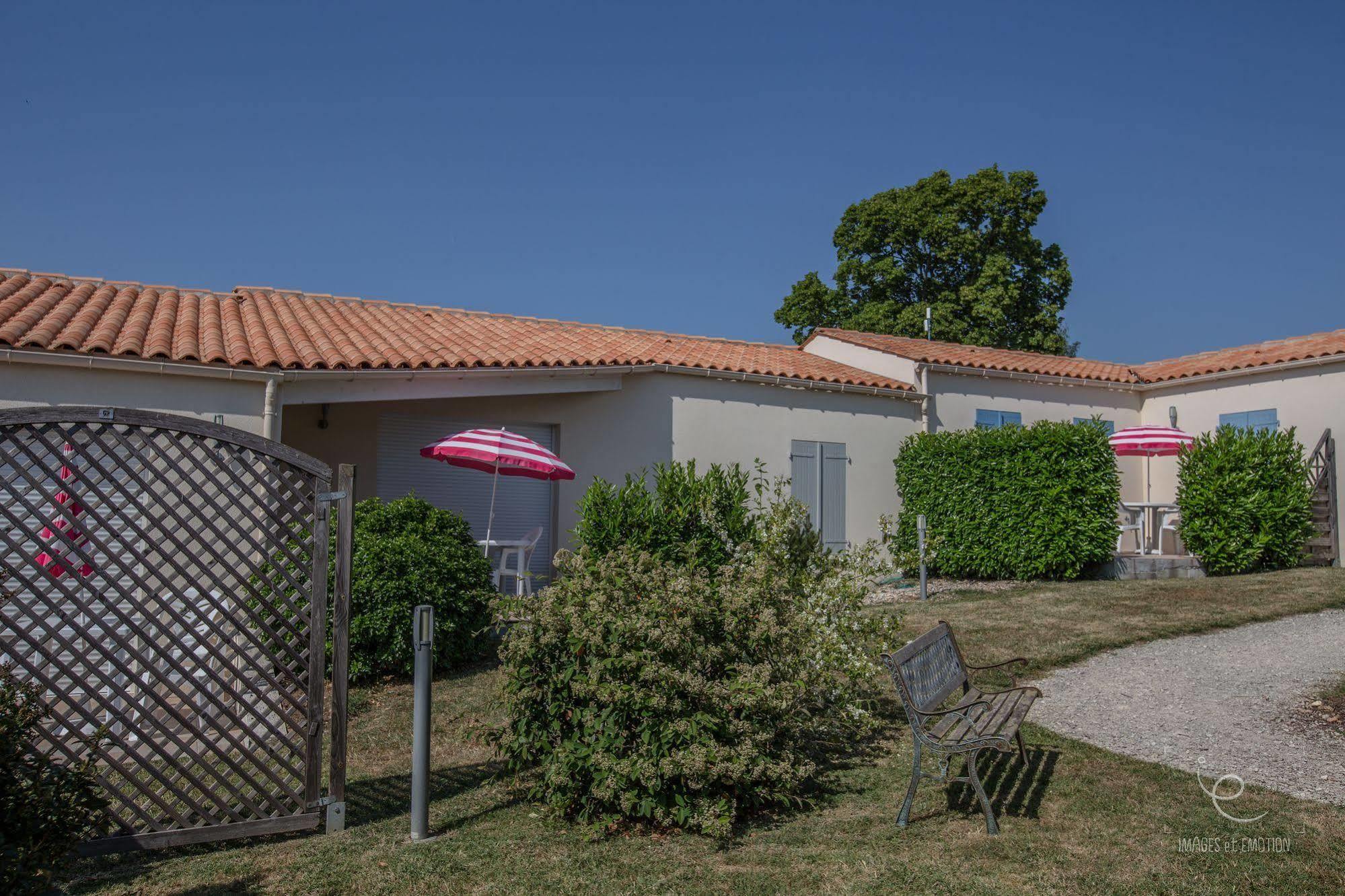 Atlantic Residence Jonzac Bagian luar foto